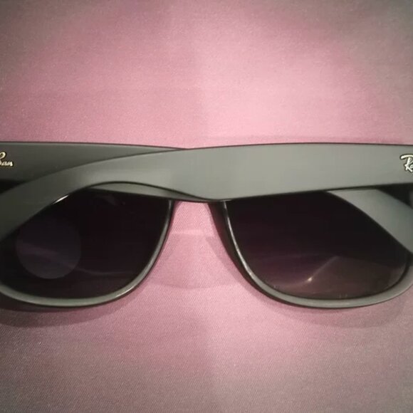 Ray-Ban RB4147 Polarized Square Sunglasses – Black Frame / Grey Lenses – Unisex - Picture 2 of 5